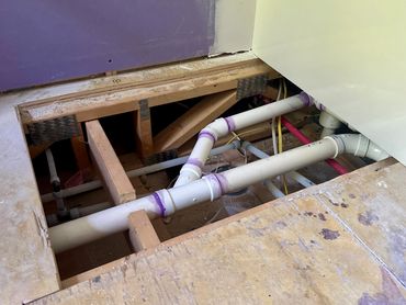 Open floor cavity with subfloor plumbing